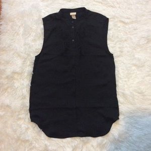 Sleeveless vest top